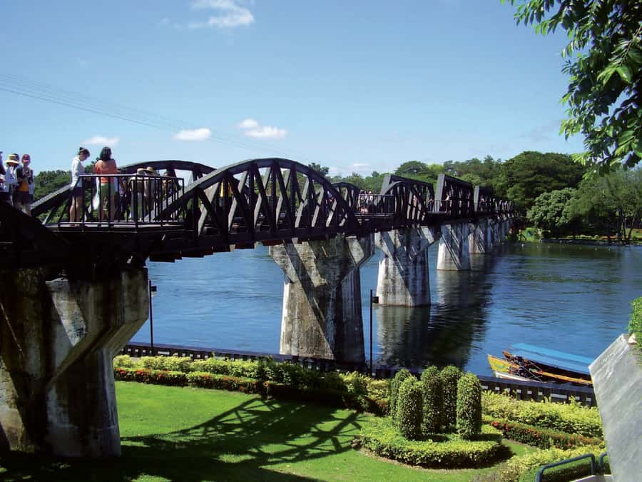 3-Day River Kwai, Floating Market and Erawan Waterfalls - From Bangkok to Damnoen Saduak by long-tail boat