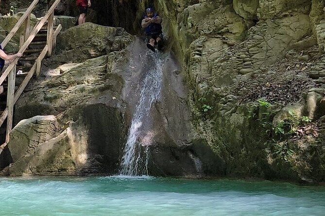 Adventure in the 7 Waterfalls + Typical Lunch and Transportation - Key points at a glance