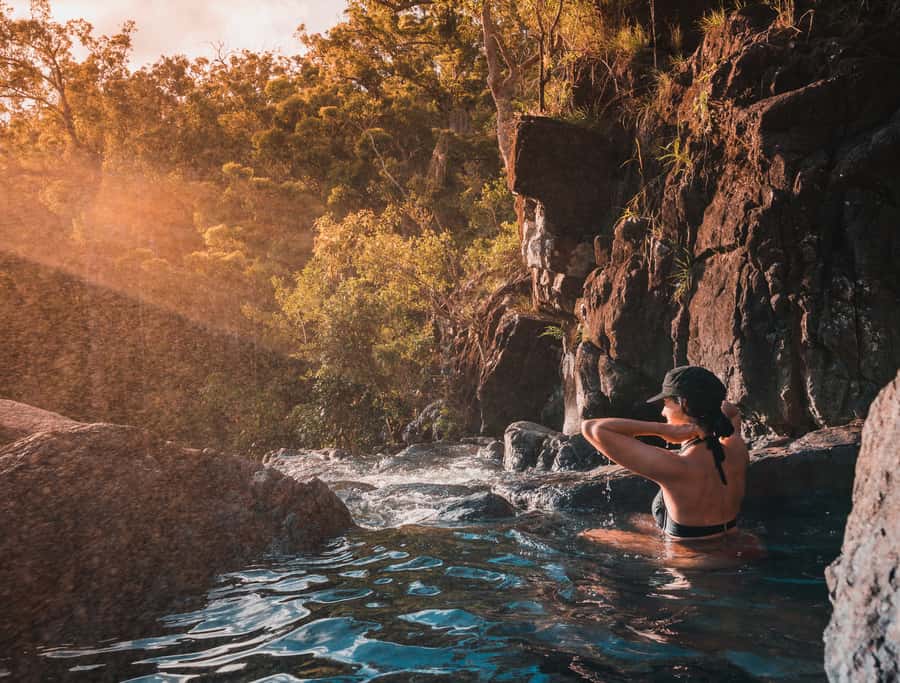 Airlie Beach: Cedar Creek Falls & Northerlies Beach Day Trip - A small tropical nature walk, not a hard hike