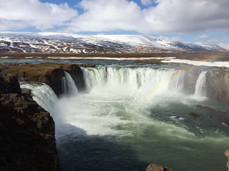 Akureyri: Day Trip to Goðafoss, Lake Mývatn & Nature Baths - Skútustaðagígar and the volcanic story of Mývatn