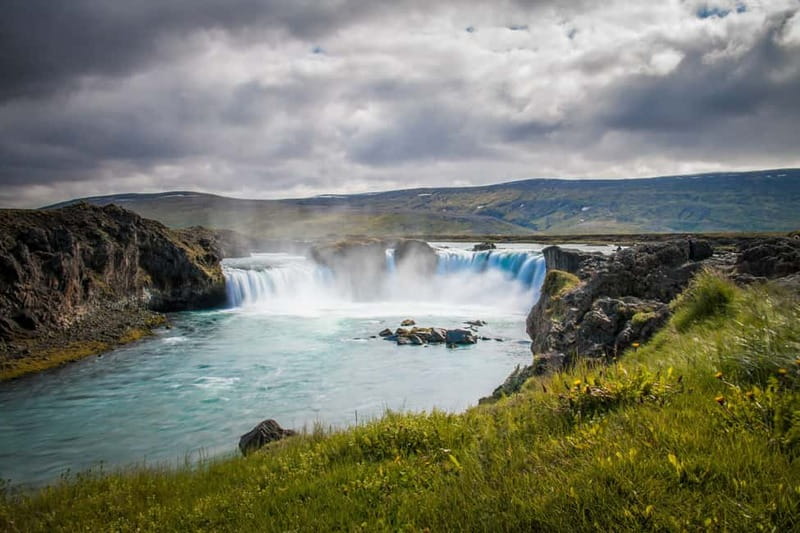 Akureyri Port: Myvatn Nature Baths & Godafoss Waterfall Tour - Skútustaðagígar and the strange side of Lake Mývatn