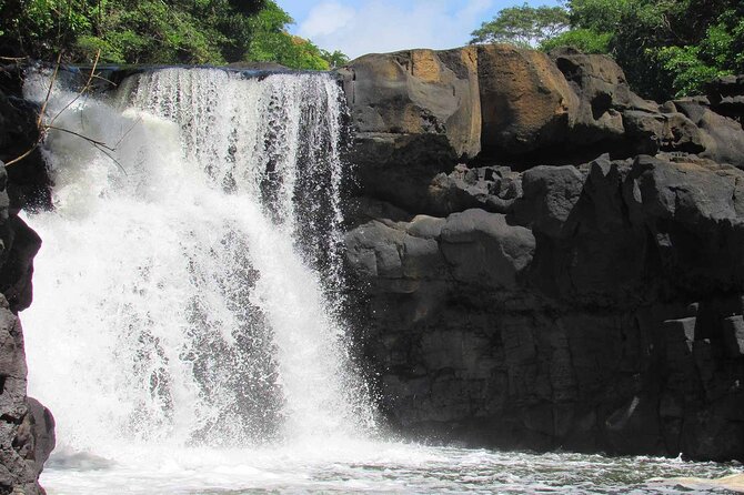 All inclusive SPEEDBOAT FULL DAY to ILE AUX CERF & GRSE WATERFALL - What lunch and drinks really include