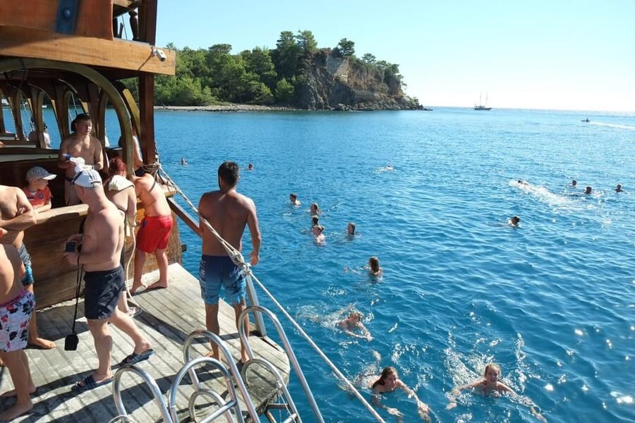 Antalya: Beach & Waterfalls Boat Trip w/ Lunch & Soft Drinks - Lunch near Duden Waterfalls