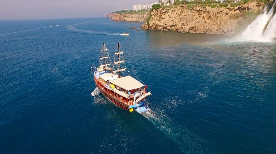 Antalya: Beach & Waterfalls Boat Trip w/ Lunch & Soft Drinks - Music, dancing, and the pirate-boat mood