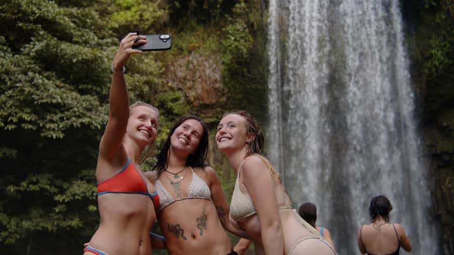 Atherton Tablelands: Lakes, Waterfalls, Rainforest Day Tour - Lake Eacham adds volcanic history