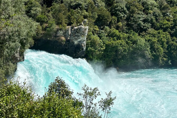 Auckland: Rotorua, Taupo, Waiotapu & Huka Falls Private Trip - The long road back to Auckland