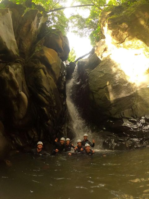 Azores: Canyoning in Salto do Cabrito - Scrambling through the stream