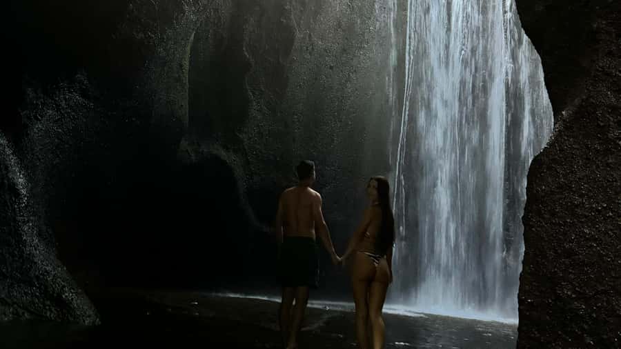Bali: Besakih temple, Tukad Cepung waterfall, Penglipuran - Who should book this experience