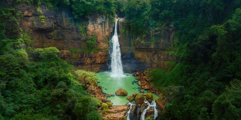 Bali: Gitgit and Alingaling Waterfalls Small Group Tour - Taman Ayun Temple brings the day back to quiet