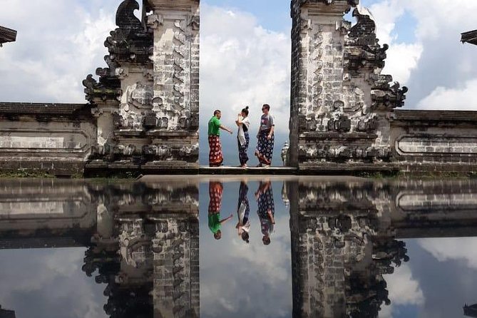 Bali : Instagrams Tour Lempuyang Temple, Tirta Gangga- Tukad Cepung , Tibumana Waterfall - Why this private Bali day is about timing as much as photos