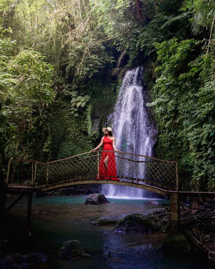 Bali: Kintamani Cafe, Waterfall, Temple and Cretya Ubud Tour - Kintamani Cafe and the first look at Mount Batur