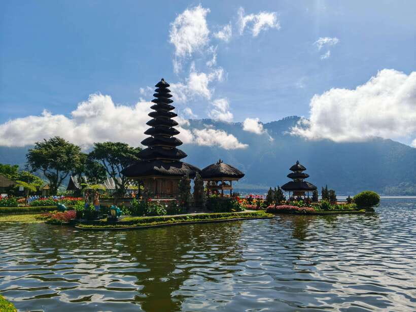 Bali: Lake Temple, Jatiluwih Rice Terrace & Waterfall Tour - A quick photo stop at Handara Gate