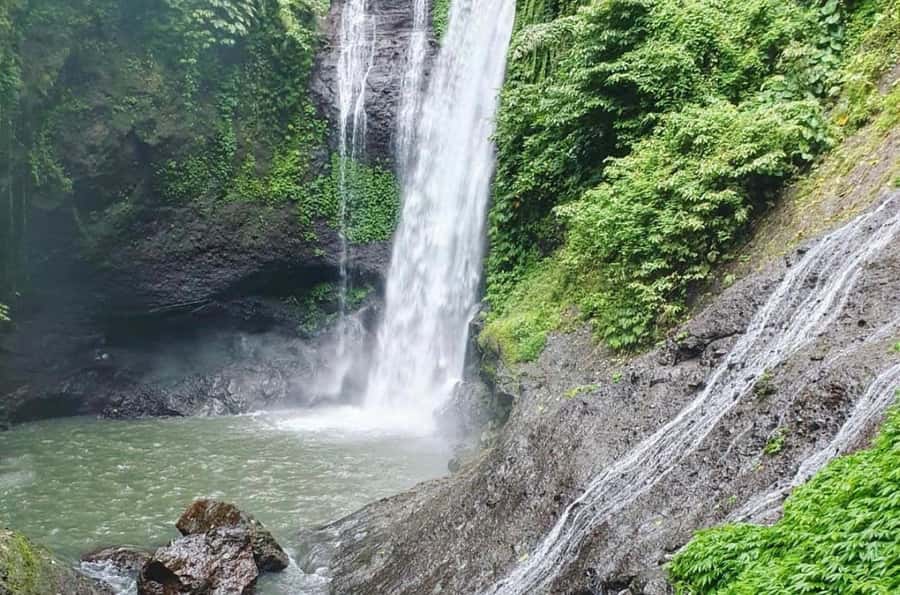 Bali/Lovina: Dolphin Snorkeling, Swimming & Waterfall Tour - Handara Gate, Twin Lakes, and Ulun Danu Beratan