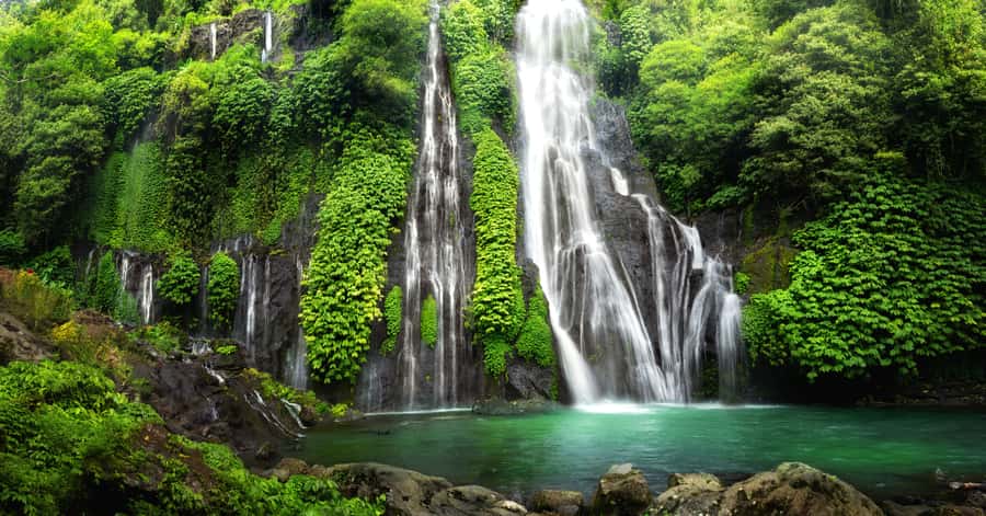 Bali: Munduk Waterfalls Trek, Twin Lakes and Temple Tour - Ulun Danu Tamblingan Temple by the water