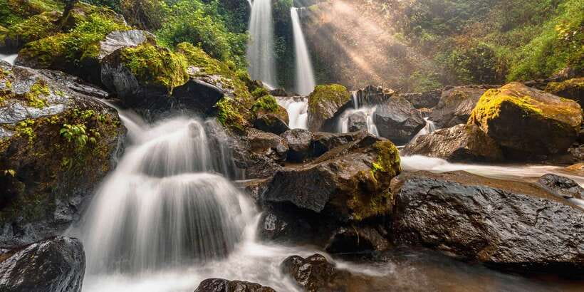 Bali: Secret Garden, Ulun Danu Temple and Waterfall Tour - Ulun Danu Beratan, Bali’s famous lake temple