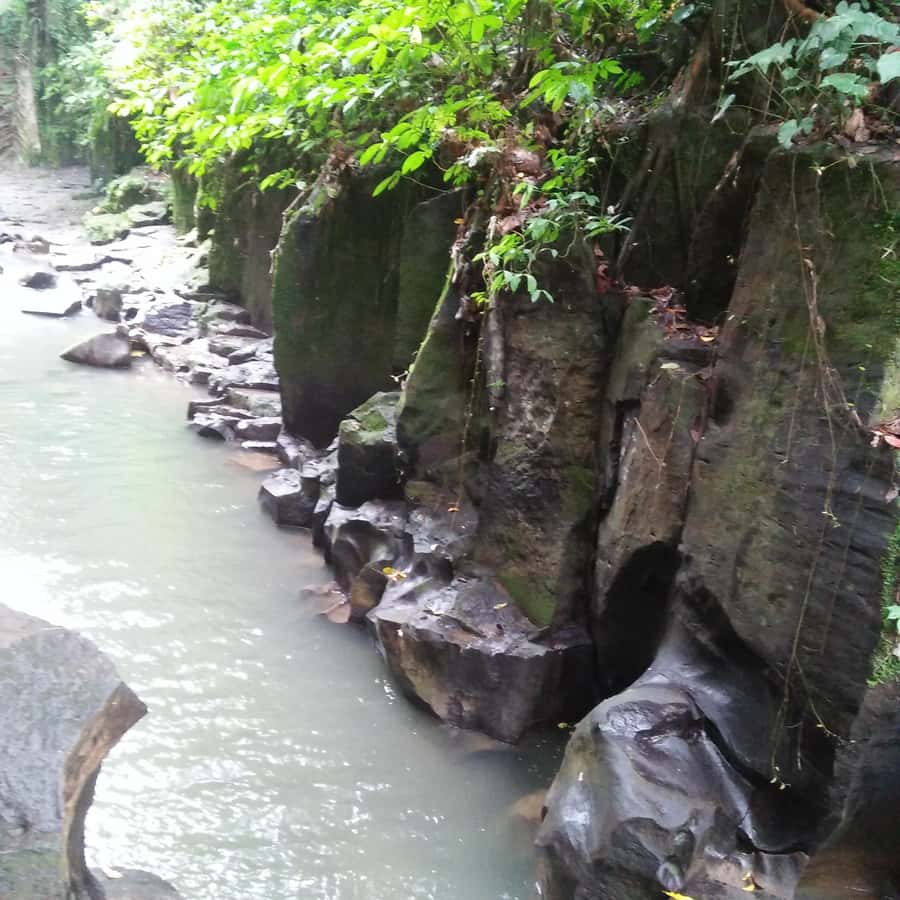 Bali: Tibumana, Tukad Cepung, Kanto Lampo, & Tegenungan Tour - What to pack for a wet walking day