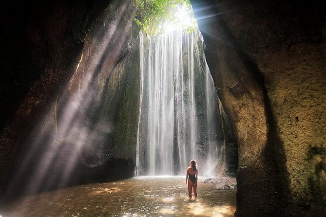 Bali Tour : Tegenungan - Tukad Cepung - Kanto Lampo - Tibumana Waterfall - Tukad Cepung and its rock passage