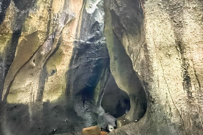 Bali Tour : Tegenungan - Tukad Cepung - Kanto Lampo - Tibumana Waterfall - Tegenungan’s powerful 25-meter drop