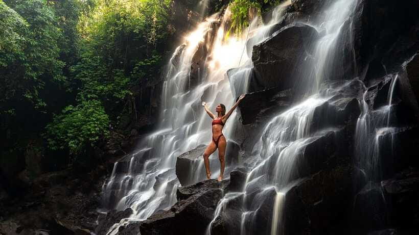 Bali/Ubud: Kanto Lampo Waterfall, Monkey Forest & Swing Tour - What your guide adds to the day