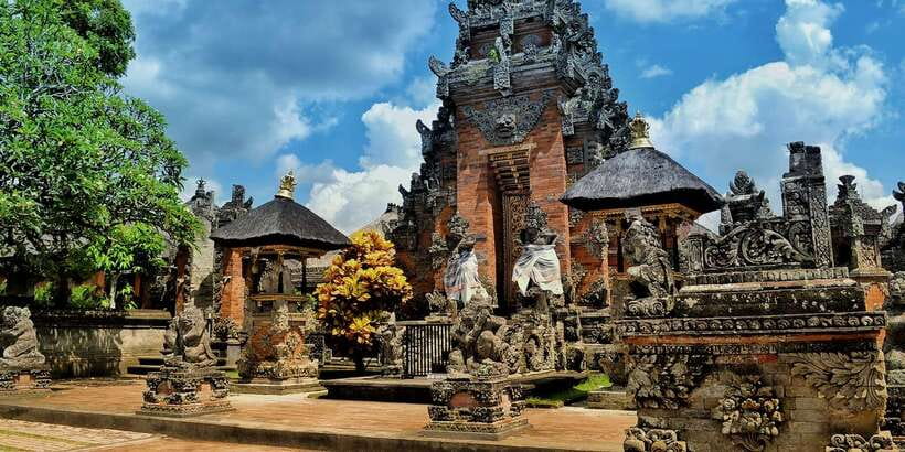 Bali: Ubud Waterfall, Village and Pool Club Day Trip - What the private car and guide change