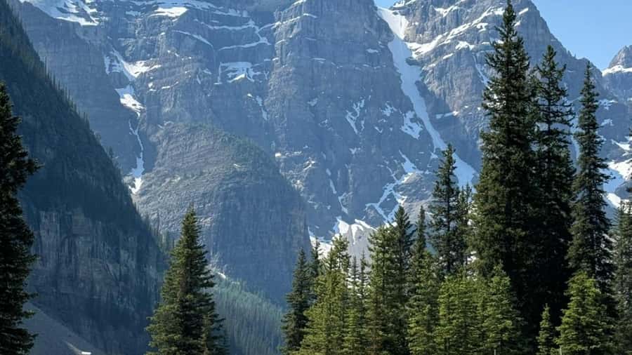 Banff: Gondola, Hot Springs, Bow falls & Three lakes tour - Guides, driving, and the feel of the day