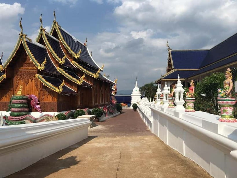 Bangkok: Kanchanaburi, 2-Days Glamping in Jungle & Erawan - Reaching the floating market by long-tail boat