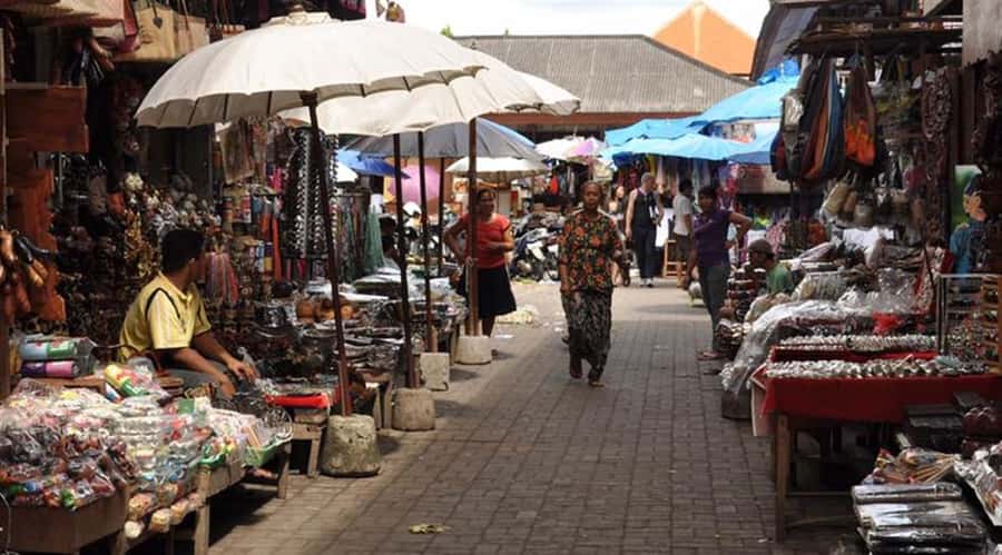 Banyumala Waterfall Trek, Bedugul and Lake Beratan Tour - Bali Handara Gate and the Candi Kuning market