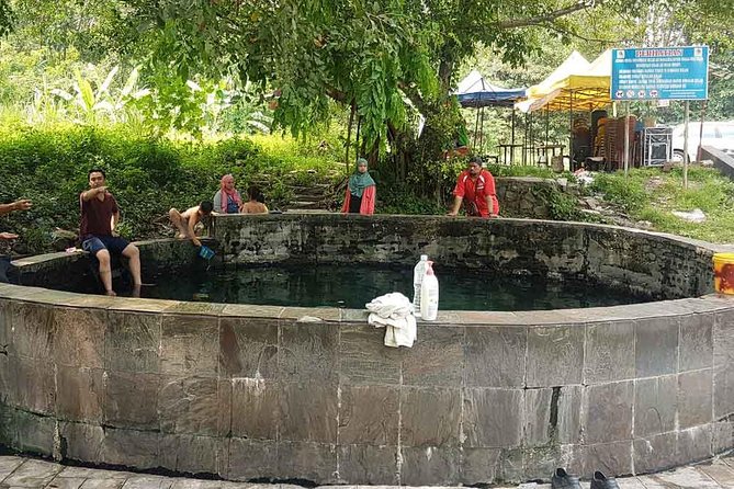 Batu Caves,Waterfalls and Hot Springs Tour With Lunch - Kanching Falls brings welcome relief from the city
