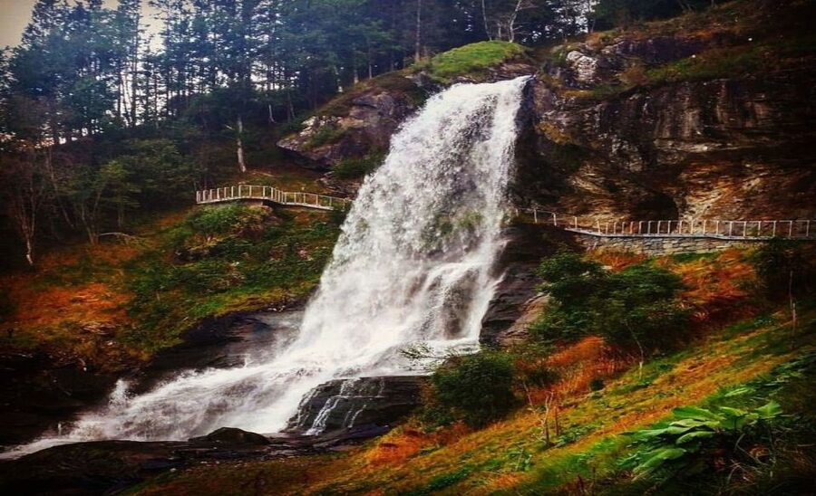 Bergen: Hardangerfjord, Voss Gondola & 3 Great Waterfalls - Skjervsfossen, a waterfall with a quick stop