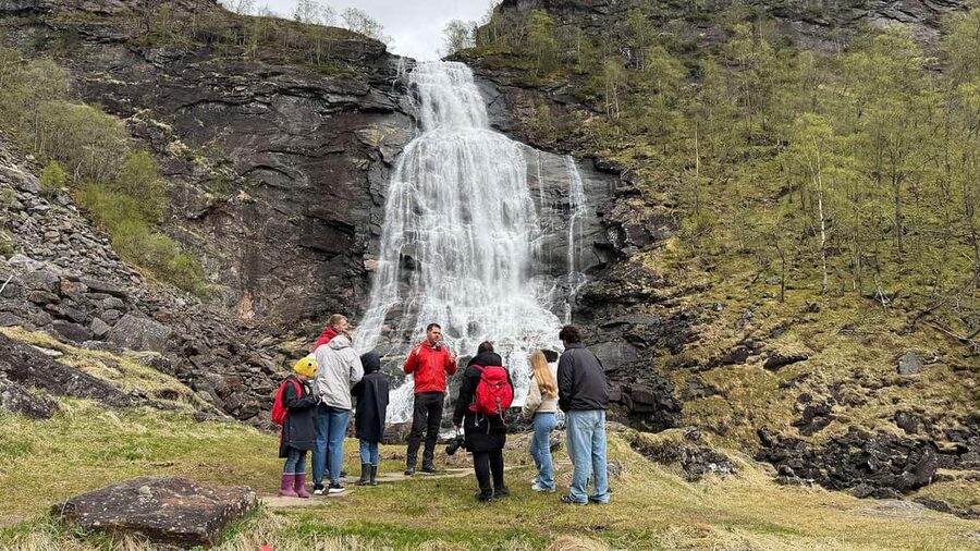 Bergen: Hardangerfjord & Waterfalls Bus Tour with Apple Pie - Practical details for a smoother day