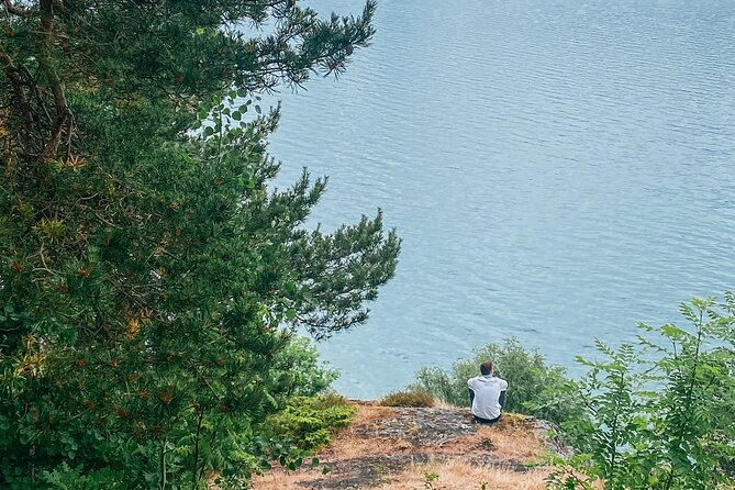 Bergen in a day, Guided tour: Old Town, Waterfalls & Waffles - Guides make the bus ride count