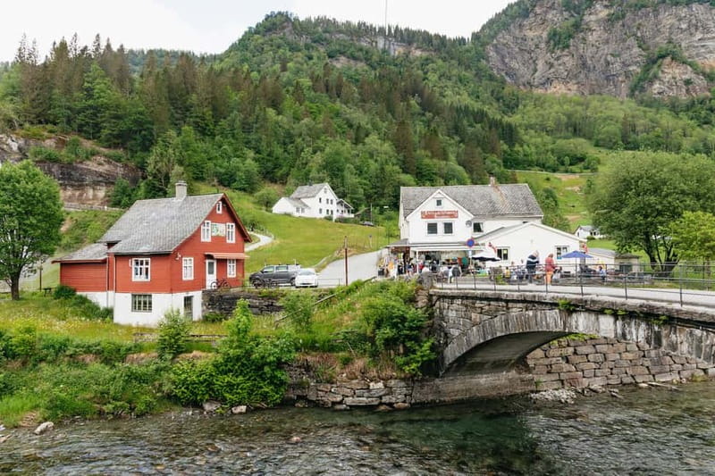 Bergen: Old Town and Waterfalls Guided Tour with Waffles - Key points to know before booking