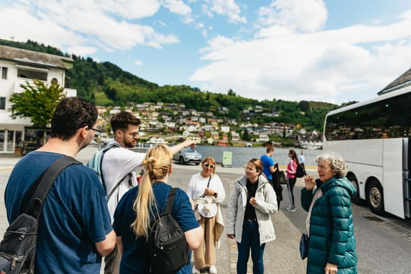 Bergen: Old Town and Waterfalls Guided Tour with Waffles - Steinsdalsfossen and the walk behind the water