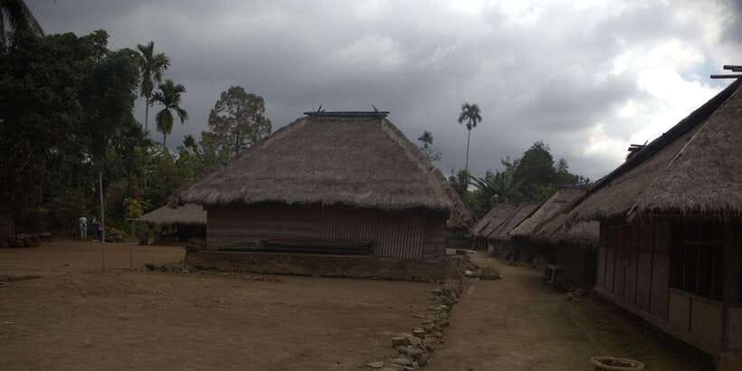 Best of Lombok: Tribe Villages, Traditions & Waterfalls - The walk to Sendang Gile Waterfall