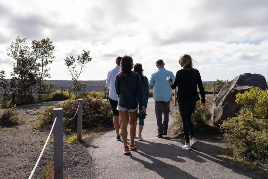 Big Island: Coffee, Black Sand, Volcano and Waterfall Tour - Rainbow Falls: a compact finish in Hilo