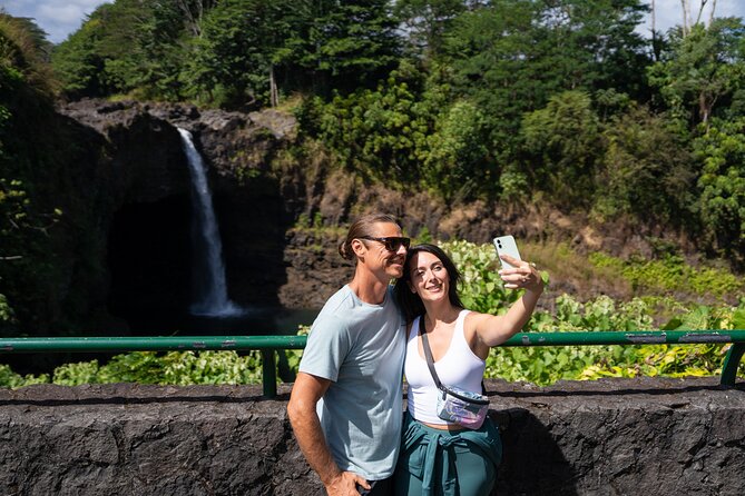 Big Island Highlights: Coffee, Volcano, Black Sands & Waterfall - Punaluʻu Bake Shop and Hawaiian sweets