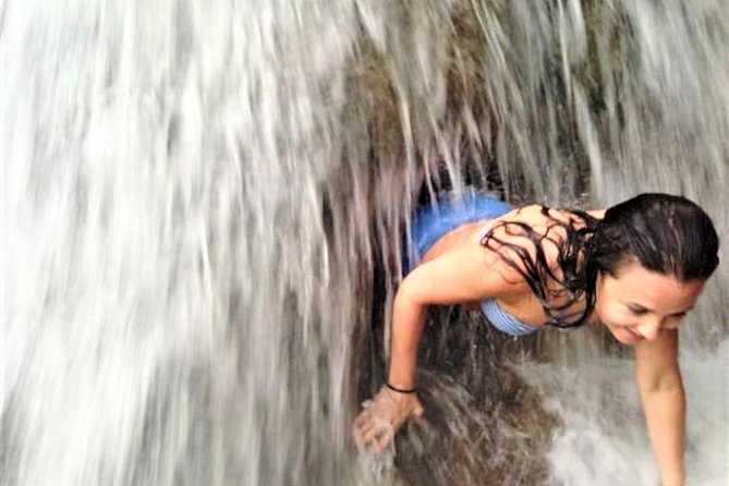 Blue Hole, Secret Falls, and Dunn's River Falls Combo Day-Trip - Dunn’s River Falls Requires Teamwork