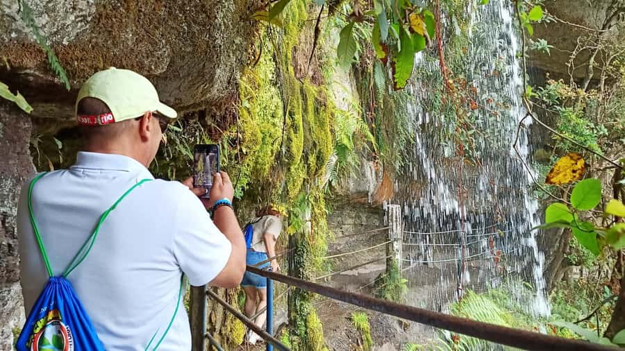 Bogota: La Chorrera Waterfall Guided Hike and Guadalupe Hill - The walk to El Chiflón tests your footing