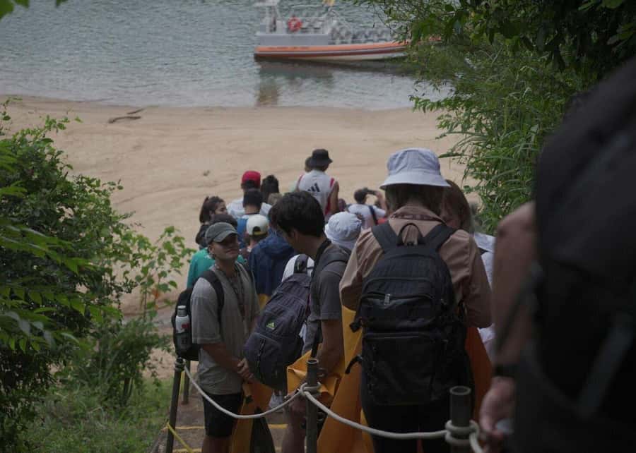 Buenos Aires: Iguazú Falls with Boat Ride & Optional Flight - Lunch, timing, and the price of convenience
