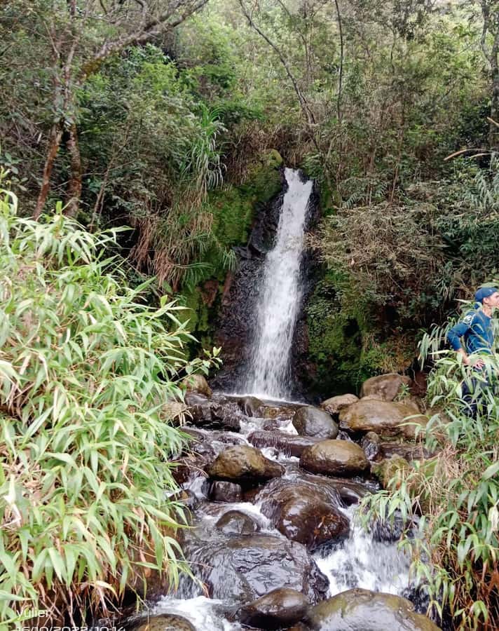 Cali: Cali River Waterfall and Great River Pools Tour - Crossing the Cali River safely
