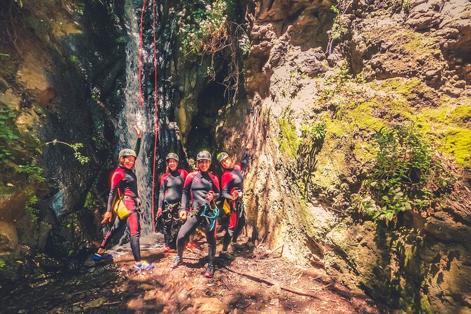 Canyoning with Waterfalls in the Rainforest - Small Groups ツ - Small groups make a real difference