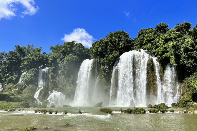 Cao Bang: Ban Gioc Waterfall Full-Day With Local Guide - Lunch and the road to Ban Gioc