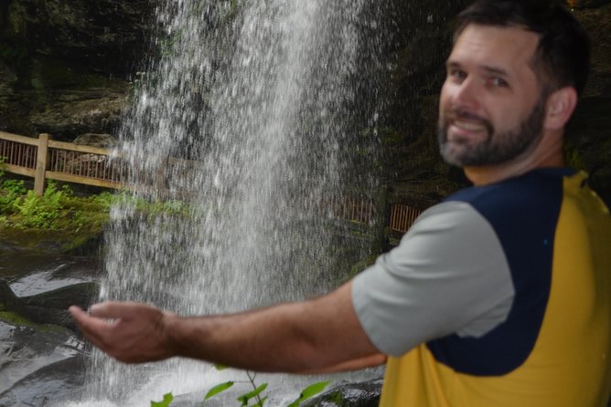 Carolina Waterfalls and Highlands Private VIP Boutique Tour - Highlands gives you an hour off the road