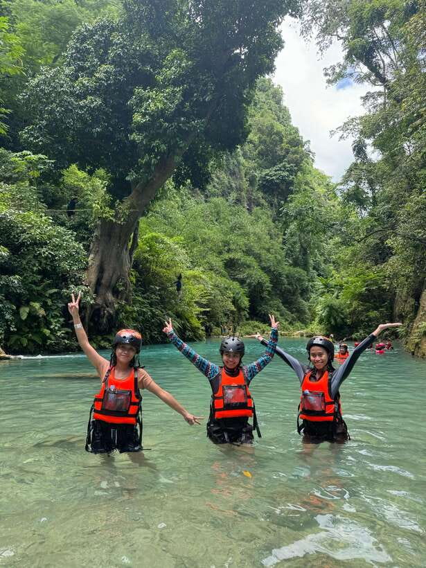 Cebu: Kawasan Falls Canyoneering & Zipline Experience - Arriving at the turquoise pools of Kawasan Falls