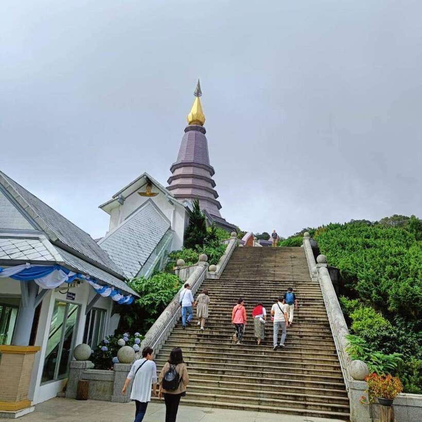 Chiang Mai: Doi Inthanon National Park & Waterfall Day Tour - The twin pagodas and their flower-filled gardens