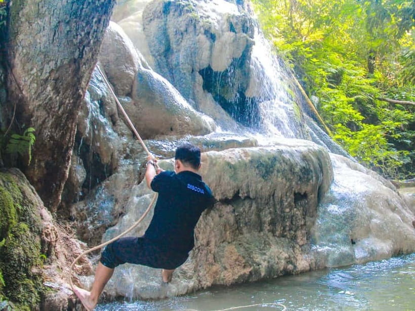 Chiang Mai: Sticky Waterfall by Local Truck with Market Stop - ตลาดเจดีย์แม่ครัว and the market stop