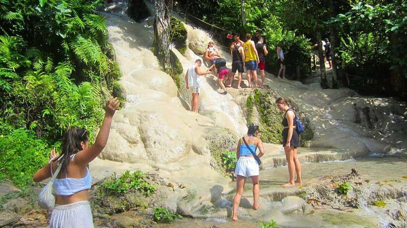 Chiang Mai: Sticky Waterfall, Chet Si Fountain Park Transfer - The 1.5-hour ride from Chiang Mai