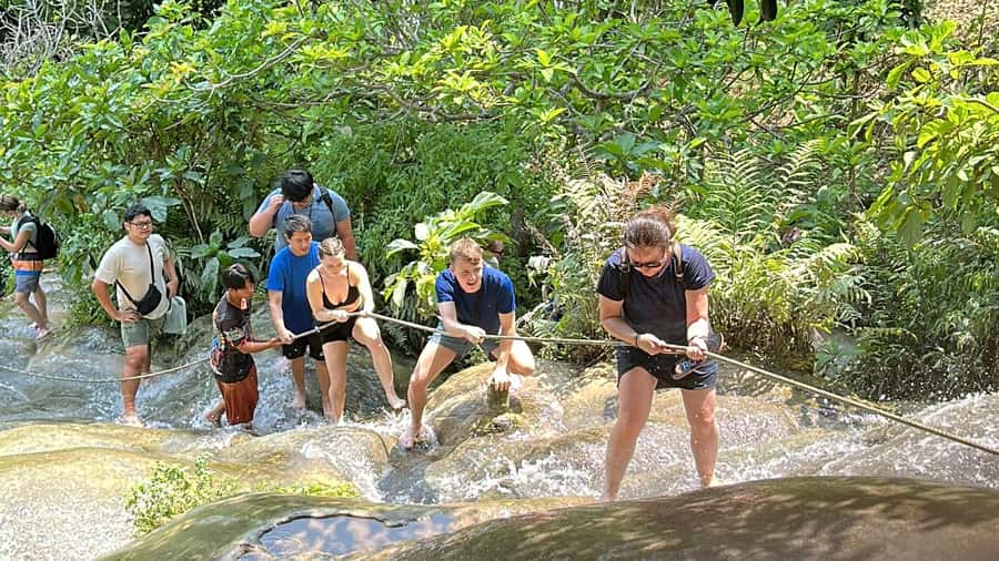 Chiang Mai : Sticky waterfall (Half Day Tour) Hotel Transfer - The one-hour ride from central Chiang Mai