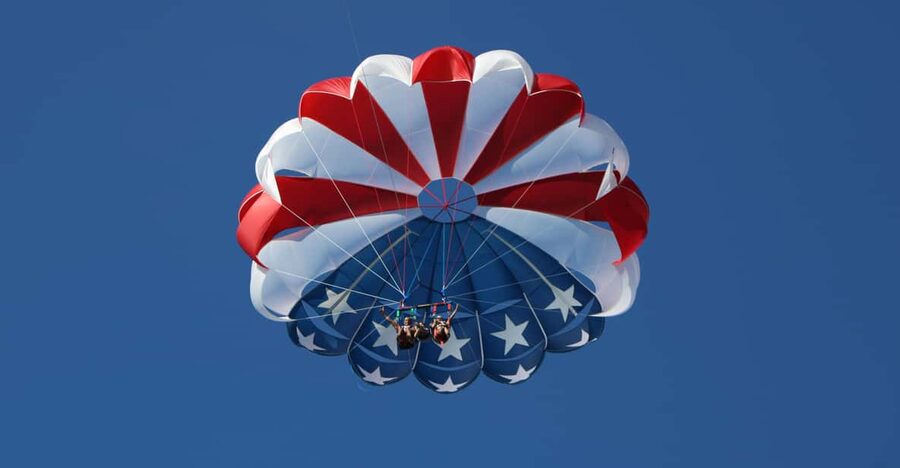 Clearwater Beach: Chute Em Up Parasailing Adventure - Double and triple flights for families and friends