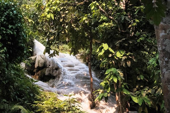 Climb Sticky Waterfall Like a Spiderman - Reaching the sticky limestone waterfall